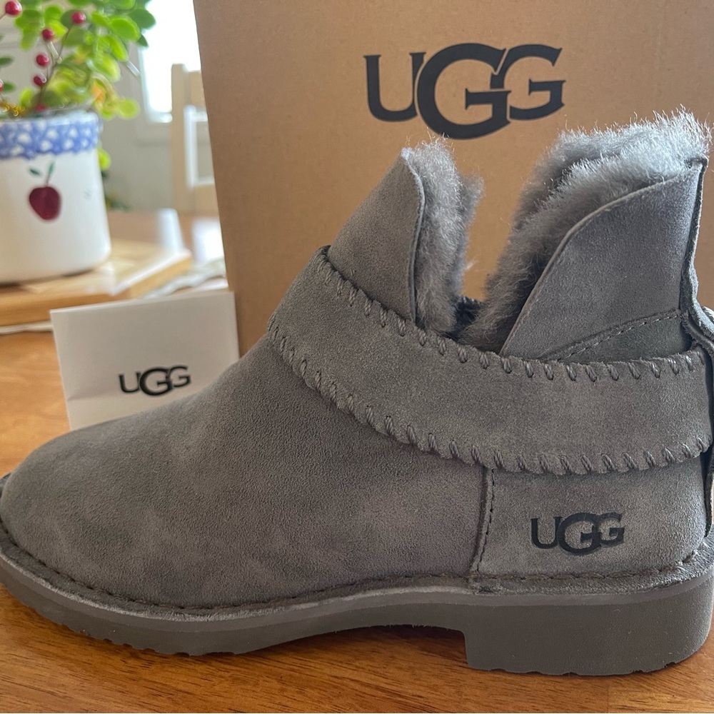 Ugg McKay Bootie - Sz 6. Charcoal